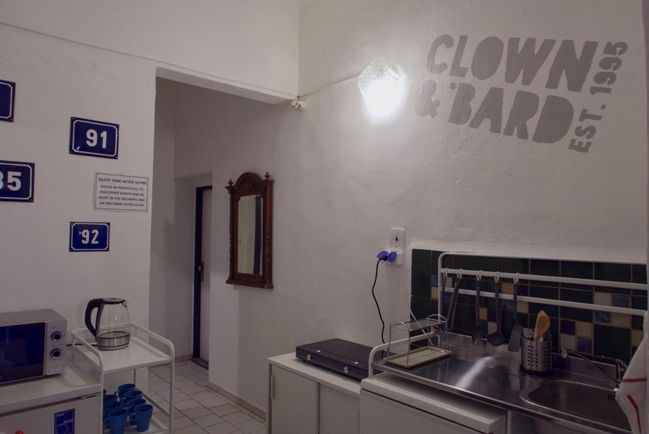 Clown And Bard Hostel Praha Bagian luar foto