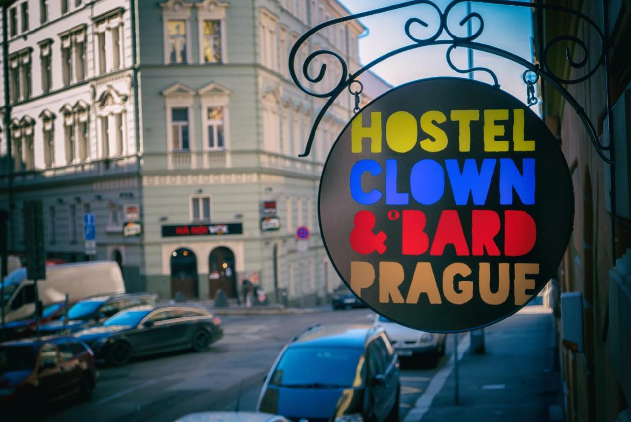 Clown And Bard Hostel Praha Bagian luar foto